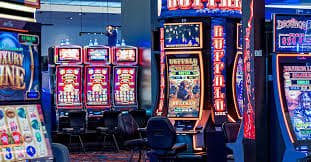 Tabel pembayaran Bandar Poker menunjukkan nilai kombinasi kartu